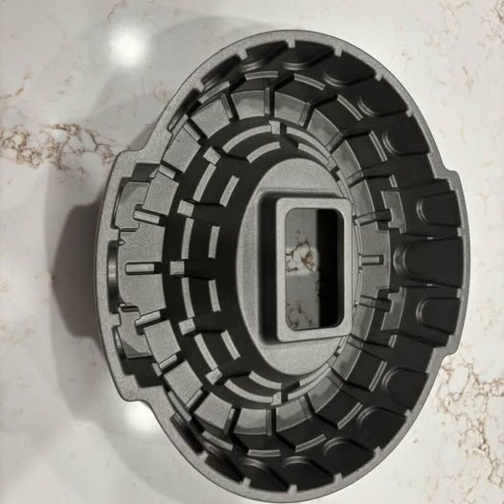 Wilton cake pan